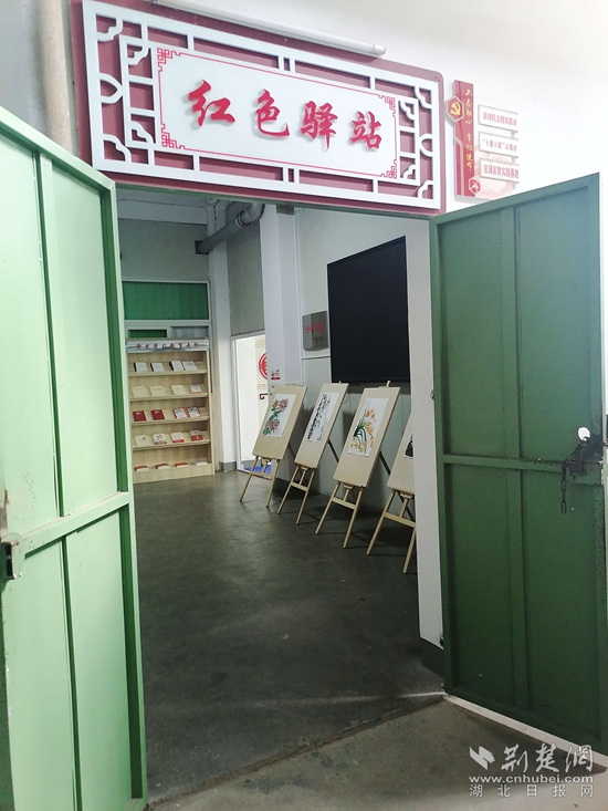 花園路社區(qū)紅色驛站外景。.png.png