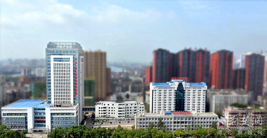2016年1月，新門急診、外科大樓實現(xiàn)整體搬遷.jpg