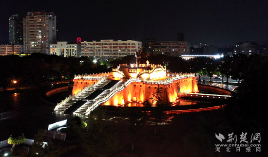 鳳凰廣場夜景。（金康  攝）.png.png