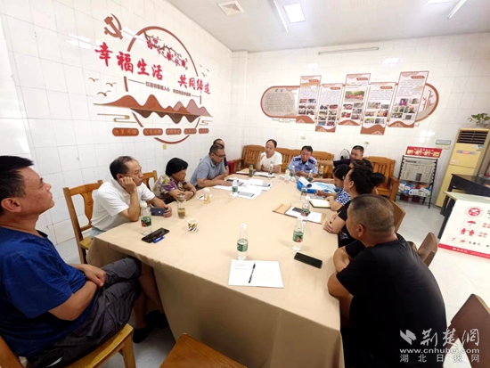 社區(qū)召開“五共”議事會，調(diào)解單元電梯加裝居民矛盾.jpg