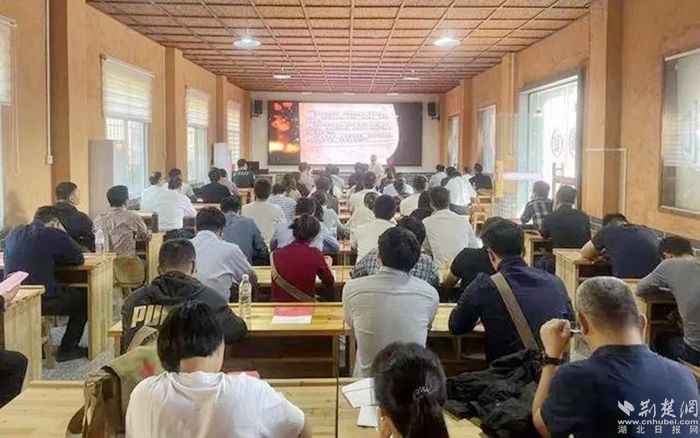 寧波、黃岡兩地人才交流現(xiàn)場。.webp.jpg.jpg